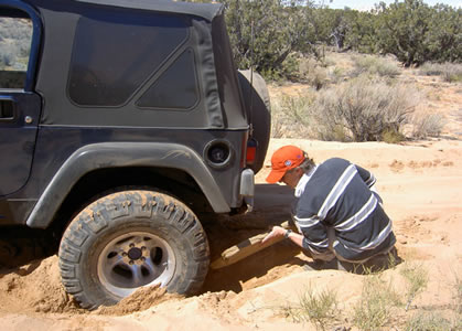 Jeep am Ausgraben